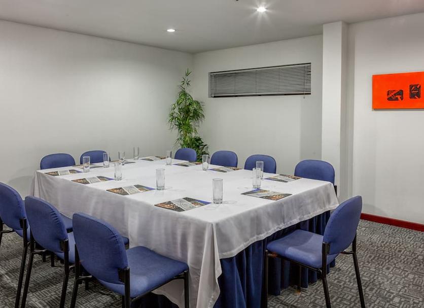 Ruang konferensi Foto