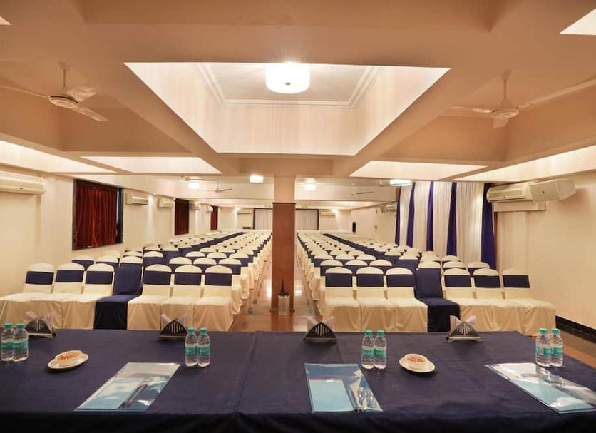 Ruang konferensi Foto