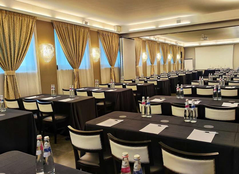Ruang konferensi Foto