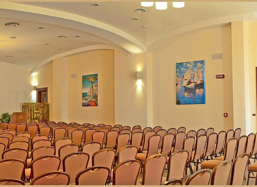 Ruang konferensi Foto