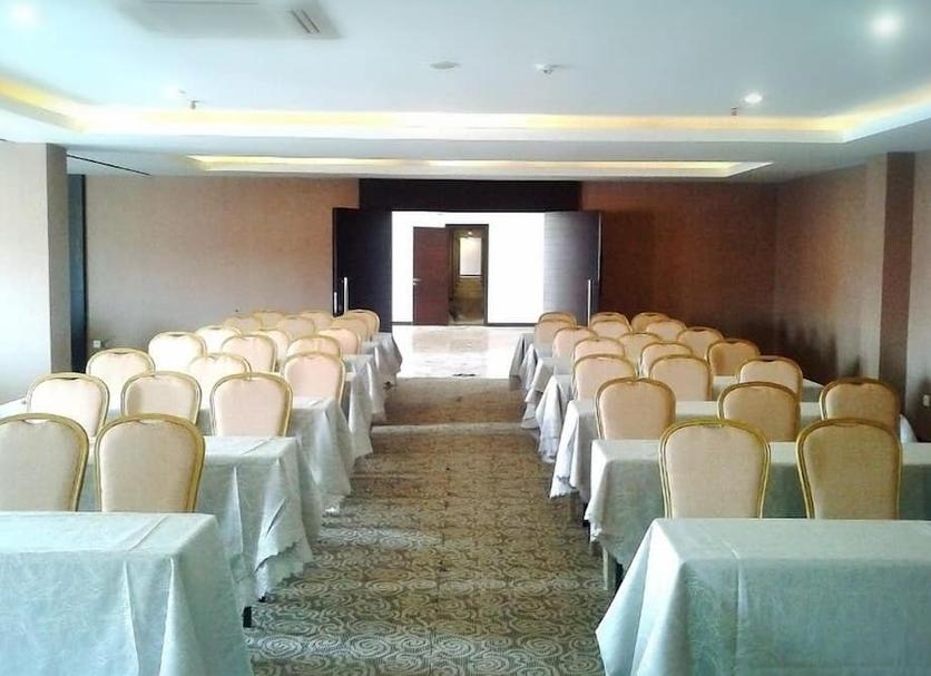 Ruang konferensi Foto