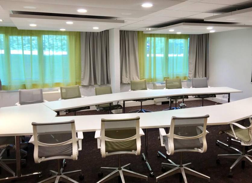 Ruang konferensi Foto