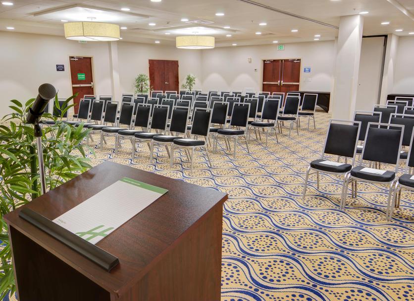 Ruang konferensi Foto