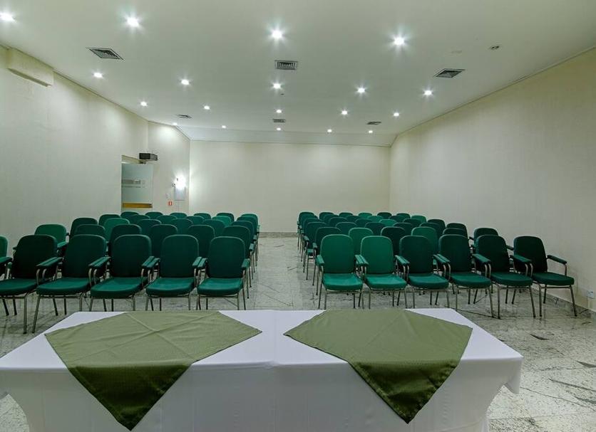 Ruang konferensi Foto