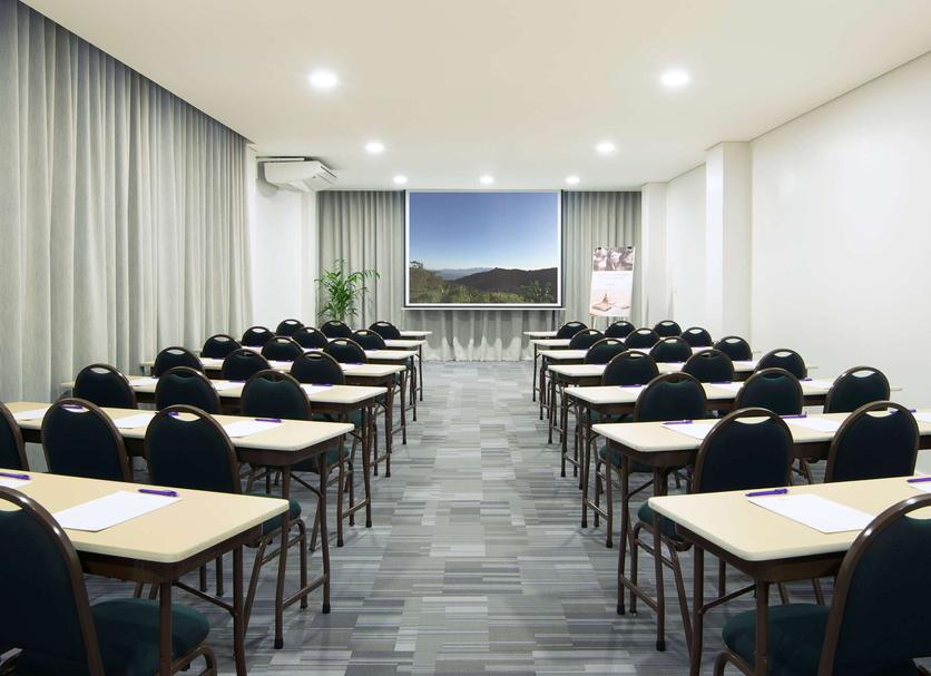 Ruang konferensi Foto