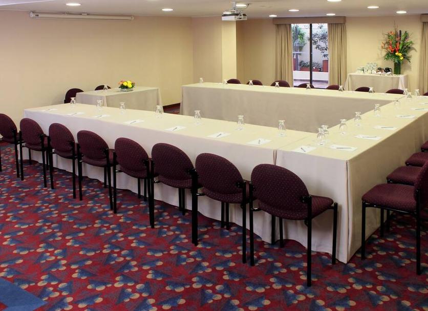 Ruang konferensi Foto
