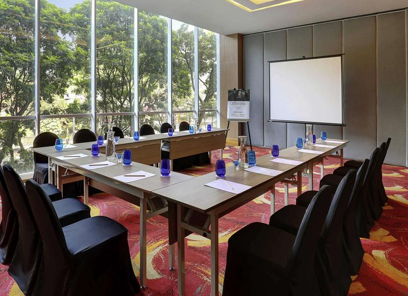 Ruang konferensi Foto