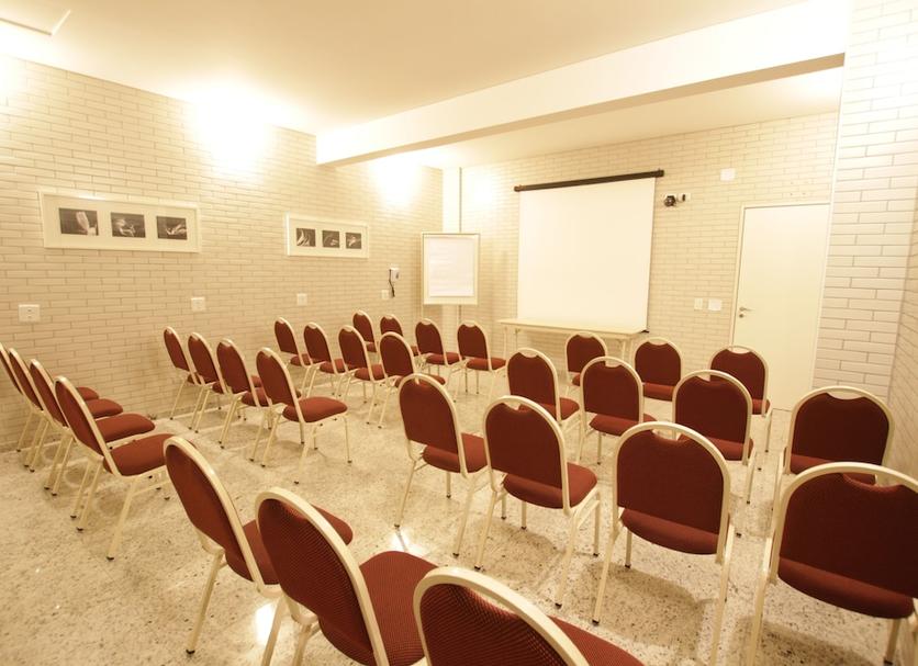 Ruang konferensi Foto