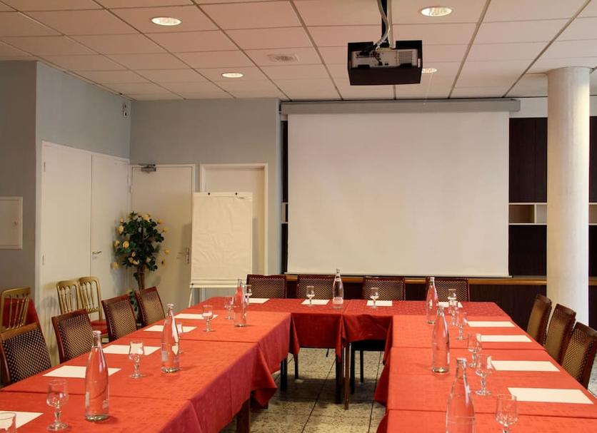 Ruang konferensi Foto