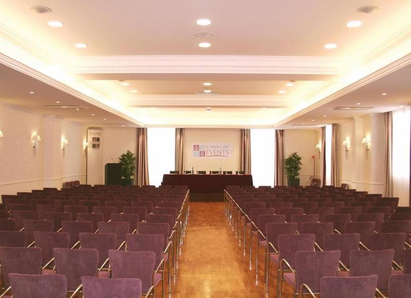 Ruang konferensi Foto
