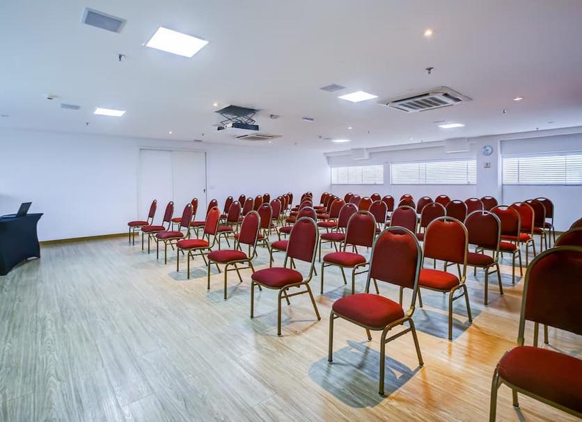 Ruang konferensi Foto