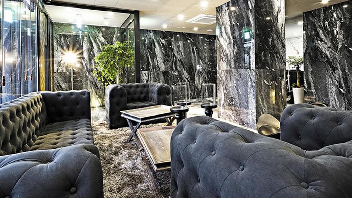 Richwell Hotel