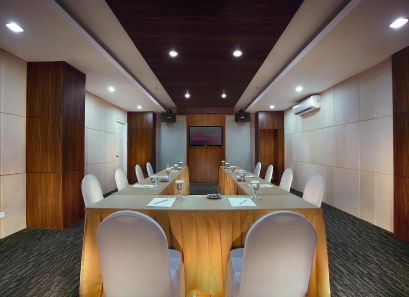 Ruang konferensi Foto