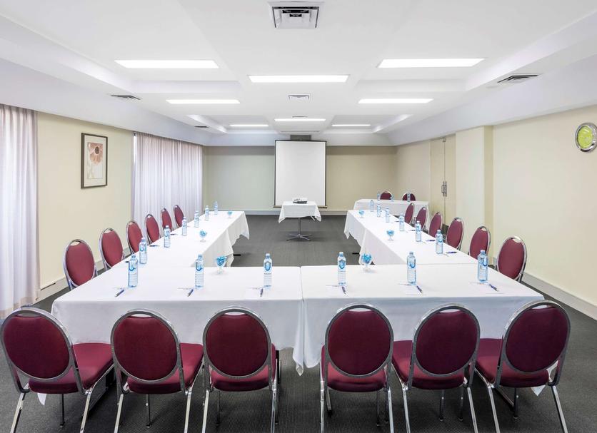 Ruang konferensi Foto