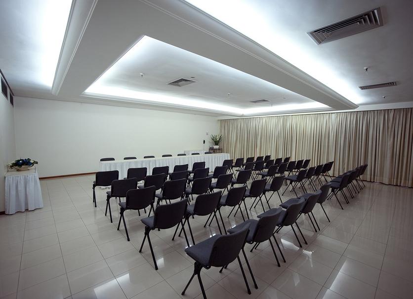 Ruang konferensi Foto