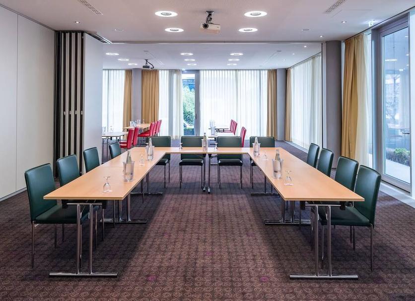 Ruang konferensi Foto