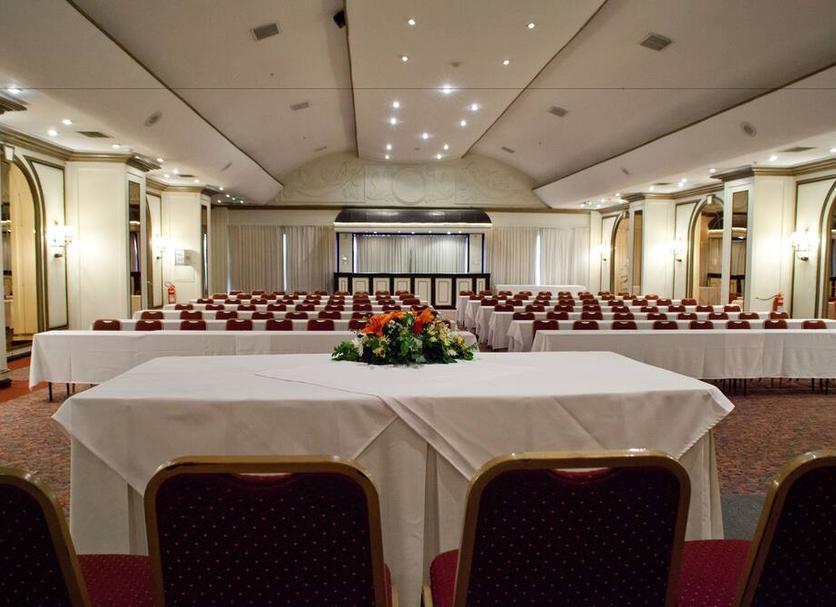 Ruang konferensi Foto