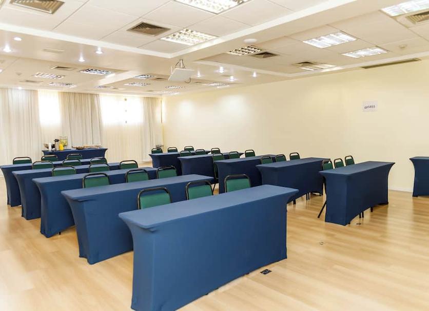 Ruang konferensi Foto