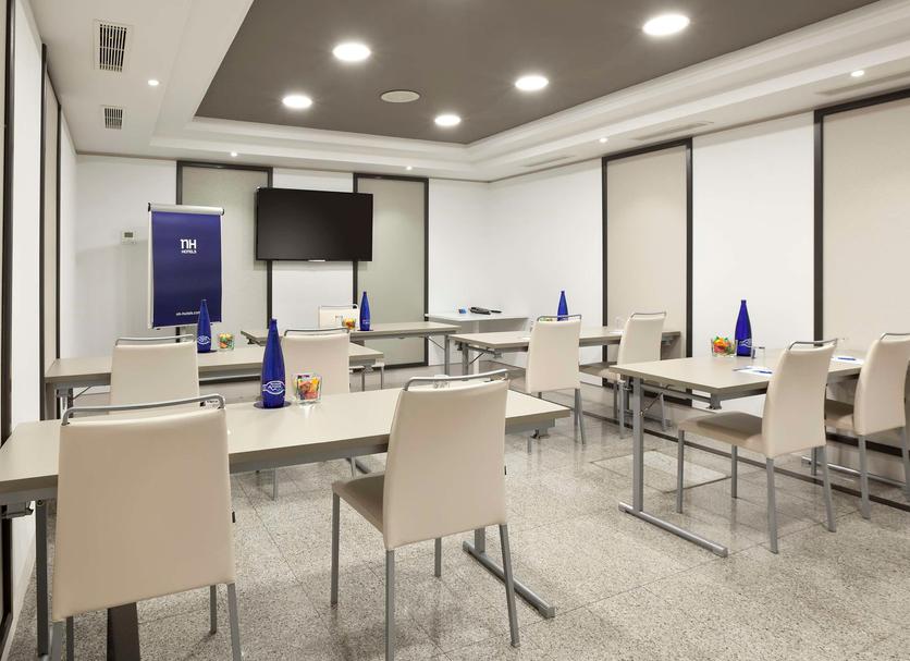 Ruang konferensi Foto