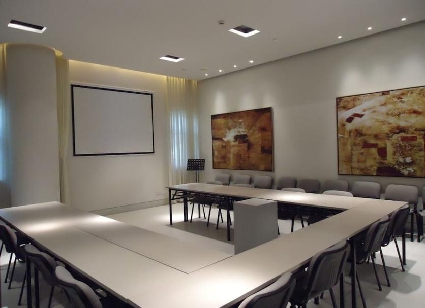Ruang konferensi Foto