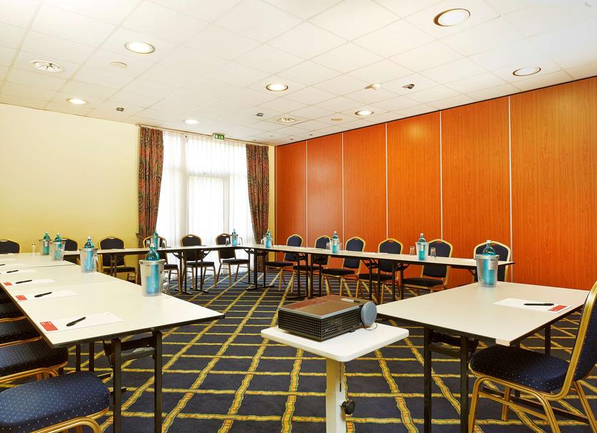 Ruang konferensi Foto