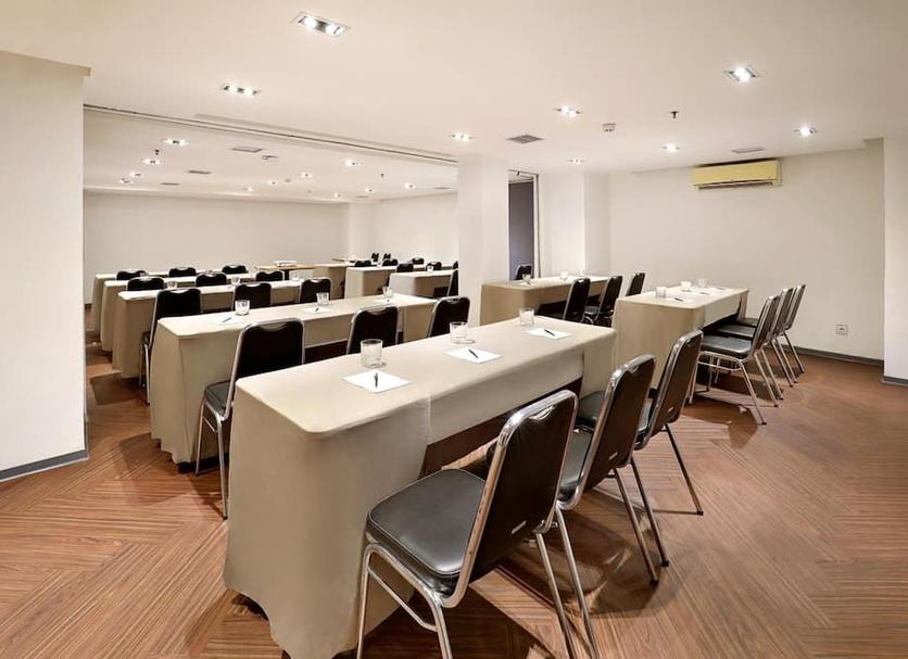 Ruang konferensi Foto