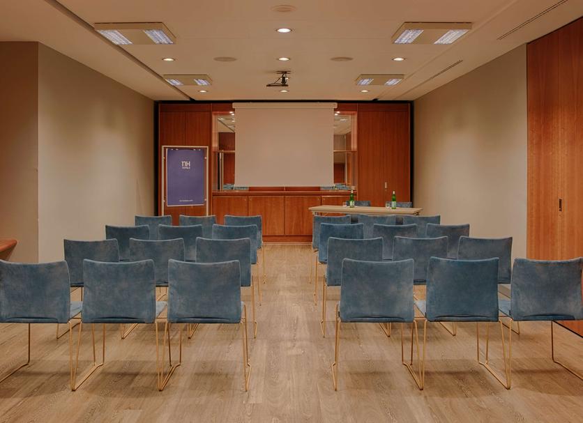Ruang konferensi Foto
