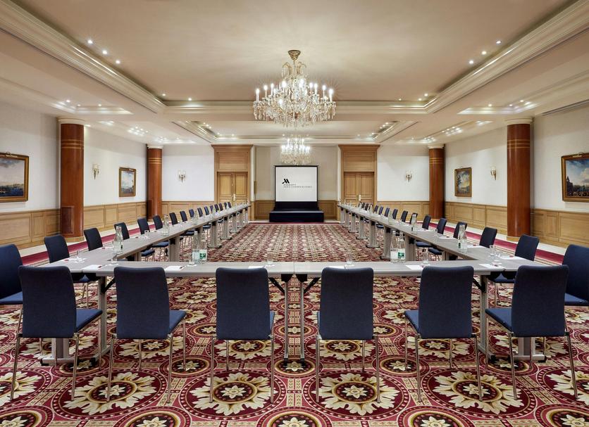 Ruang konferensi Foto