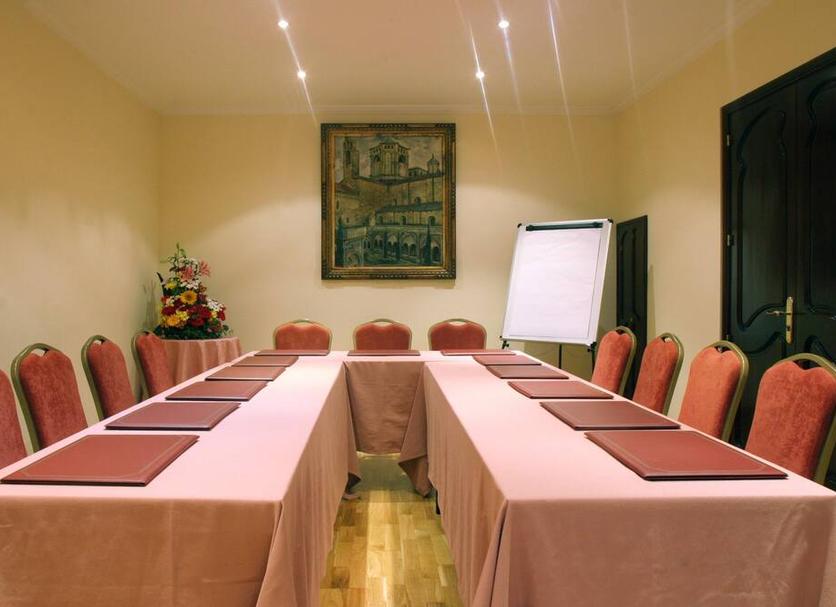 Ruang konferensi Foto