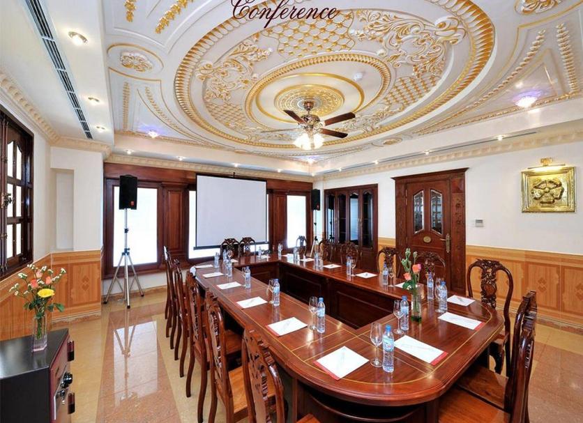 Ruang konferensi Foto