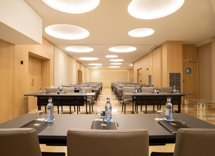 Ruang konferensi Foto