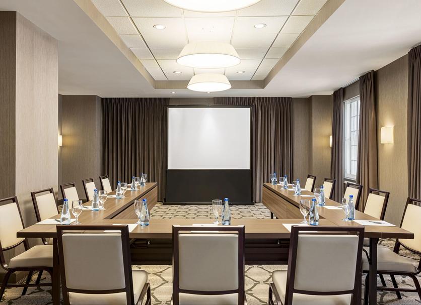 Ruang konferensi Foto
