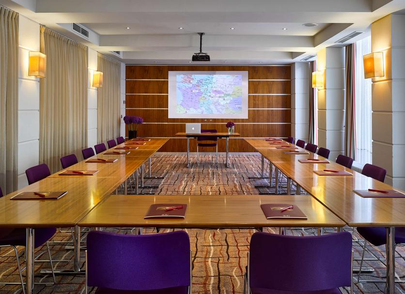 Ruang konferensi Foto