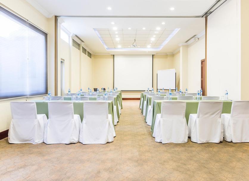 Ruang konferensi Foto
