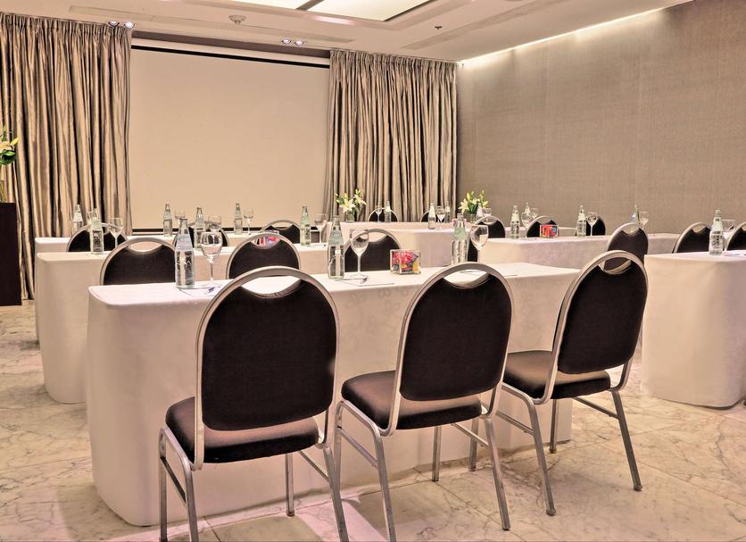 Ruang konferensi Foto