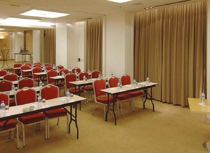 Ruang konferensi Foto