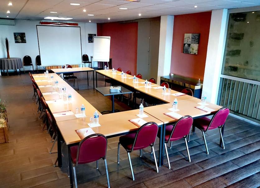 Ruang konferensi Foto