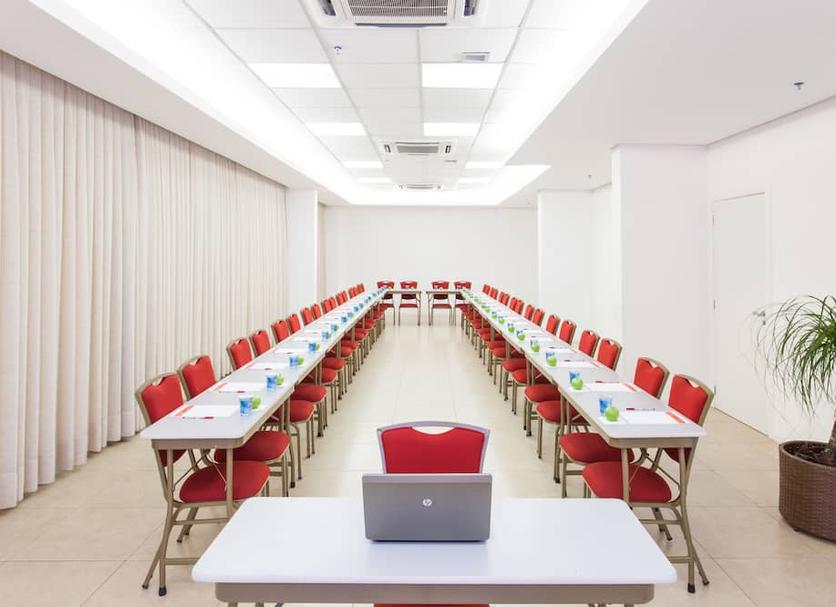 Ruang konferensi Foto