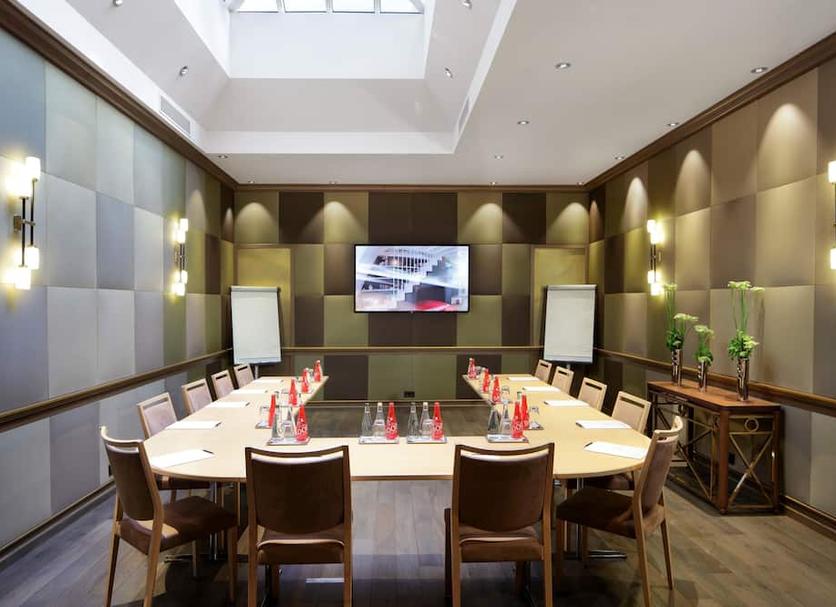 Ruang konferensi Foto