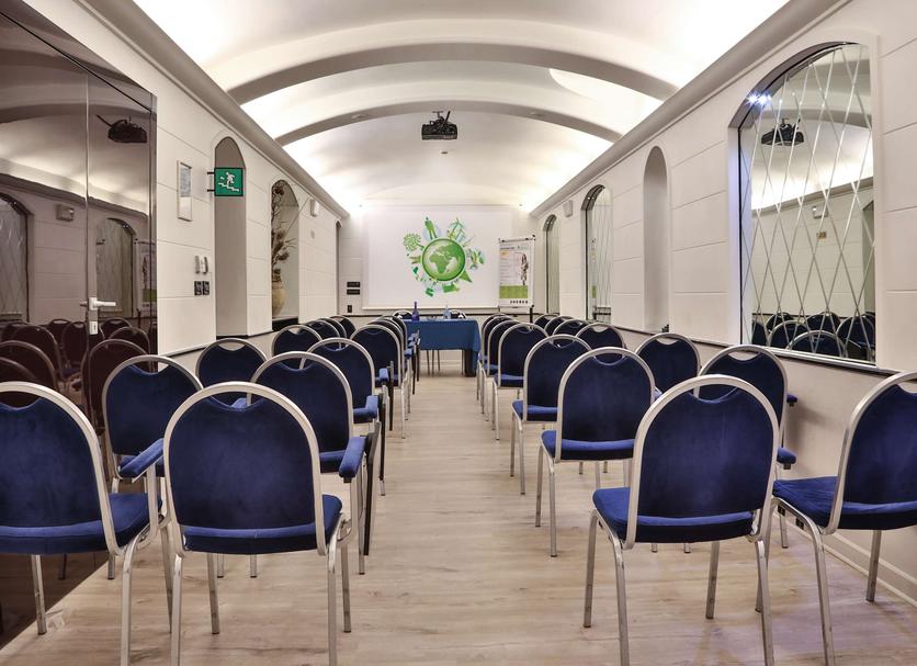 Ruang konferensi Foto