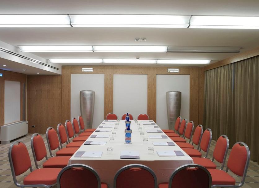 Ruang konferensi Foto