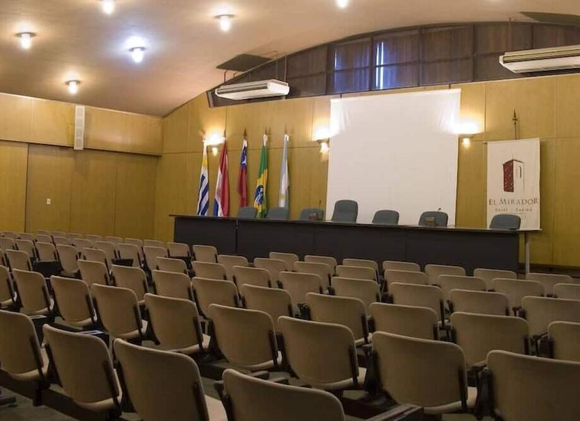 Ruang konferensi Foto