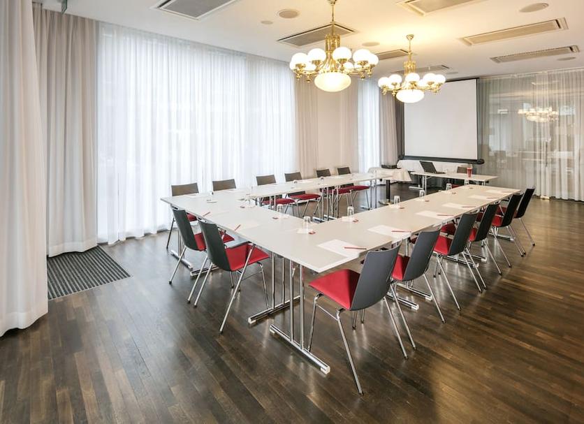 Ruang konferensi Foto