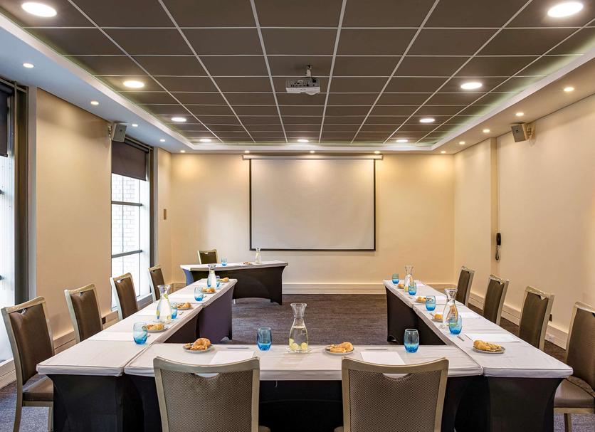 Ruang konferensi Foto