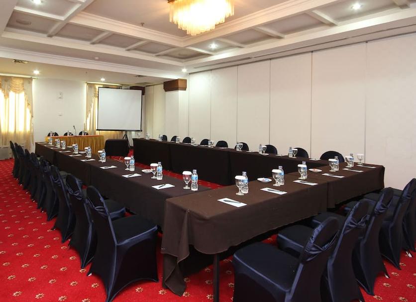 Ruang konferensi Foto