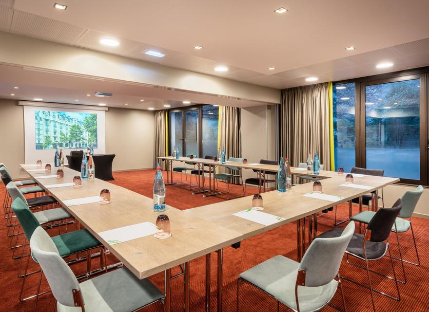 Ruang konferensi Foto