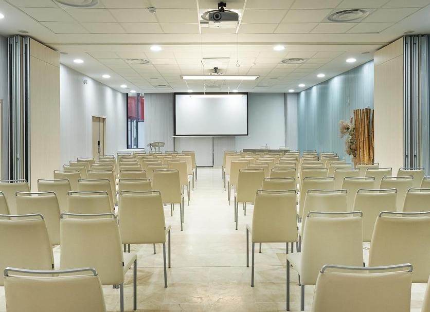 Ruang konferensi Foto
