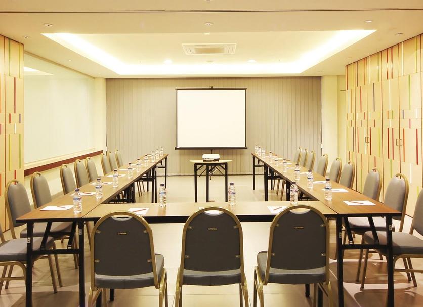 Ruang konferensi Foto