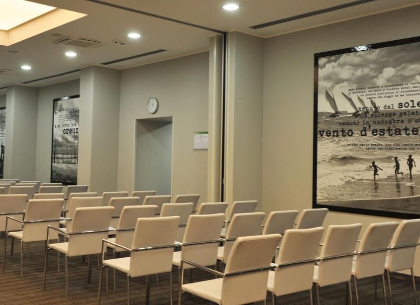 Ruang konferensi Foto