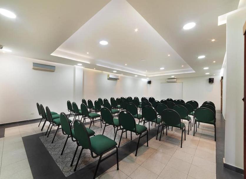 Ruang konferensi Foto